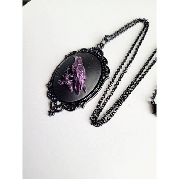 Xmas Purple Iridescent Raven Crow Gothic Rockabilly Cameo Black Necklace Pendant - Picture 6 of 6